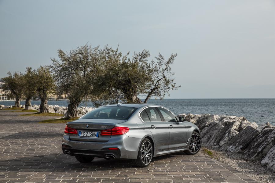  BMW 530d xDrive Sedan M Sport 2017 года  (WW) (фото 15 из 41)